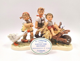 Hummel beeld 'Erntezeit / Harvest time'