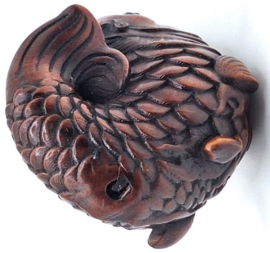 Netsuke van een koi