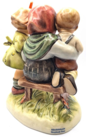 Hummel beeldje 'Märchenstunde / Storybook time'
