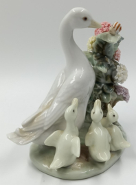 Lladro beeld van moeder eend en haar kroost