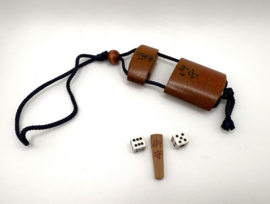 Japanse inro met dobbelstenen