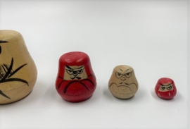 5 kleine Daruma kokeshi poppetjes