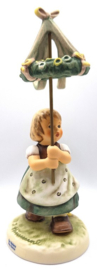 Hummel beeldje 'Der Maitanz / May dance'