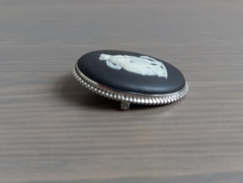 Wedgwood zwarte Jasperware cameo broche