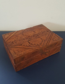 Houten kistje met floraal decor