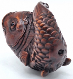 Netsuke van een koi
