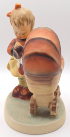 Hummel beeldje 'Doll mother'