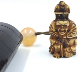 Japanse inro met netsuke