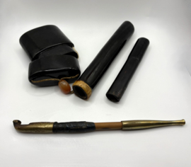 Japanse kiseru in pijphouder