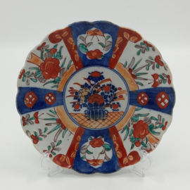 Japans Imari bord met groot boeket