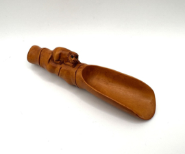 Netsuke theeschep met tijger