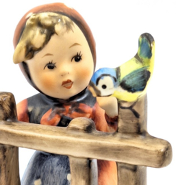 Hummel beeld 'Signs of Spring'