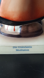 Hummel beeldje 'Die Gratulantin Meditation'