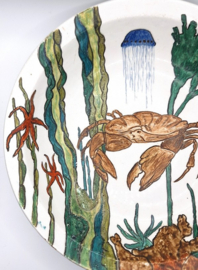 Bord met kreeft in majolica stijl