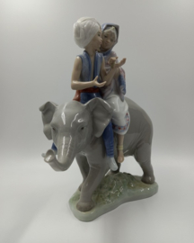 Lladro Hindu kinderen op olifantje #5352