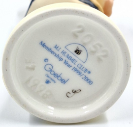 Hummel beeld 'Mein Glückssweinchen' / 'Pigtails'