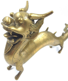 Chinese messing draak