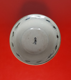 Chinees schaaltje met blauw tot zwarte decoratie