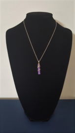 Zilveren ketting met paarse hanger