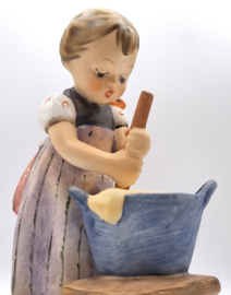 Hummel beeldje 'Die Bäckerin / Baking day', bakker