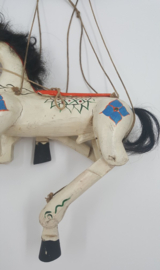 Houten marionet paard