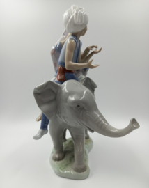 Lladro Hindu kinderen op olifantje #5352