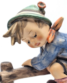 Hummel 'Retreat to safety' 201/1 (groot)