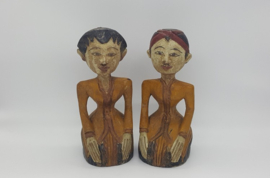2 Javaanse houten huwelijksbeeldjes