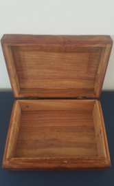 Houten kistje met floraal decor