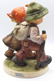 Hummel beeldje 'Wanderfreunde / Going home'