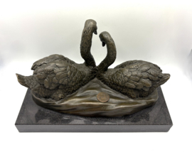 Bronzen sculptuur van 2 zwanen