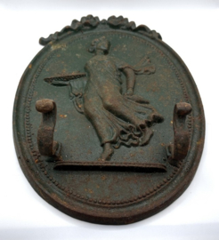 Groene, gietijzeren muurplaquette