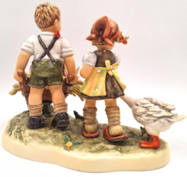Hummel beeld 'Erntezeit / Harvest time'