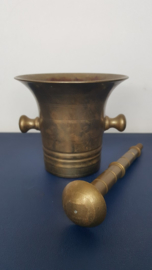 Bronzen vijzel met stamper