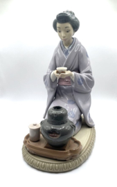 Lladro Geisha, August Moon #5122