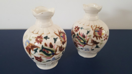 Set witte vaasjes met bloemdecor