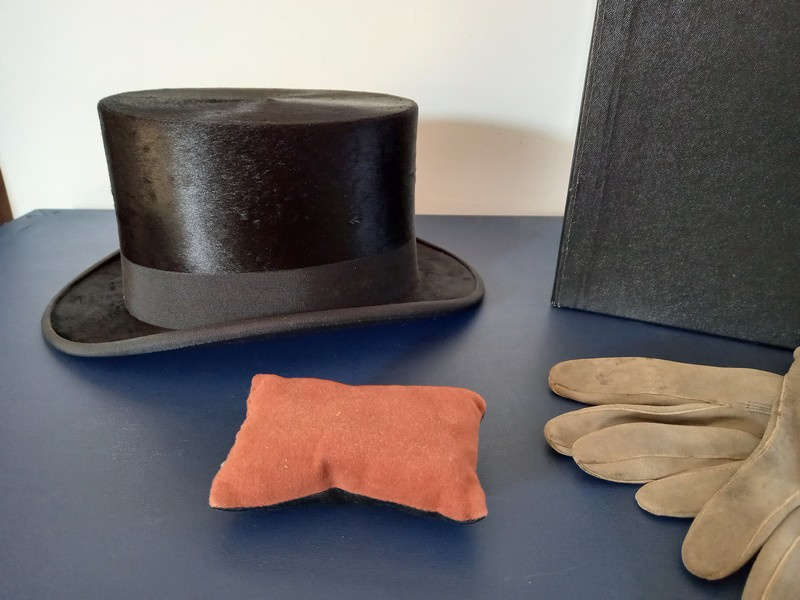 Contour Kreet Gloed Antieke hoge zwarte hoed in originele doos | Overig | Chic Antiek