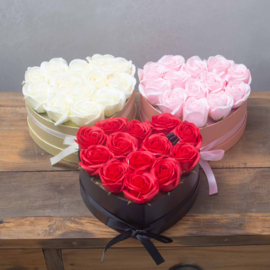 Luxe Zeeprozen Hartvorm Roze – 13 Zeepbloemen Cadeauset