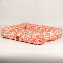 Rode Hondenmand met Olifanten – Geluksolifant 60x50 cm