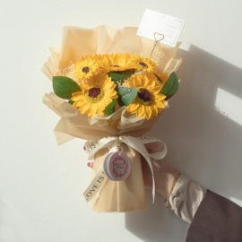 Groot Zeepbloemen Boeket Zonnebloemen – Liefde is Eeuwig