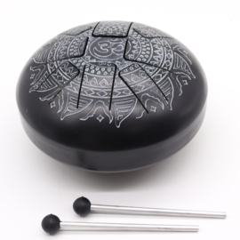 Medium Stalen Tong Geluksdrumss Om Mandala Gegraveerd - 22x15cm
