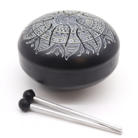 Stalen Tong Geluksdrumss Om Mandala Gegraveerd - 16cm