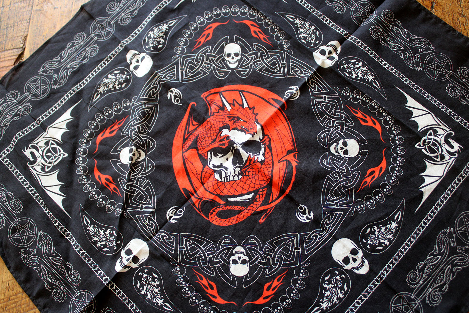 Bandana - Skull Embrace (AS)