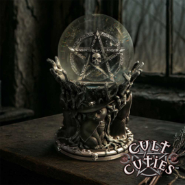 Sneeuwbol - Cult Cuties Circle of Mischief 18cm (NN)