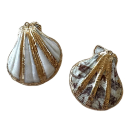 Schelp hanger scallop Natural Gold   2 stuks