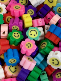 Polymeer kralen flower smiley mix 20 stuks