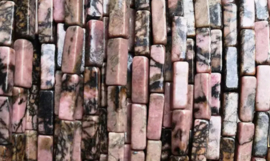 Natuursteen kralen 4x13mm tubes rhodochrosiet 29 stuks