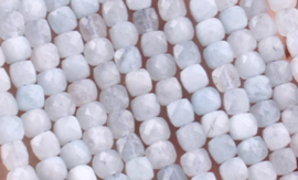 Natuursteen kralen 4mm facet geslepen cubes  Aquamarijn