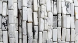 Natuursteen kralen tubes 4x13mm witte turkoois 29 stuks