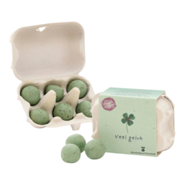 Klavertjes in eierdoosje:  Veel geluk